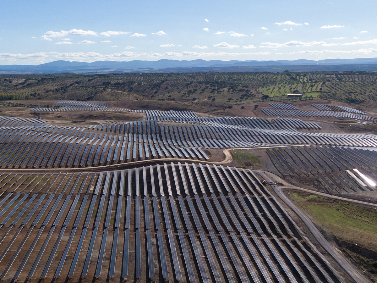 DWS compra tres plantas fotovoltaicas en España a X-Elio con 147 MW