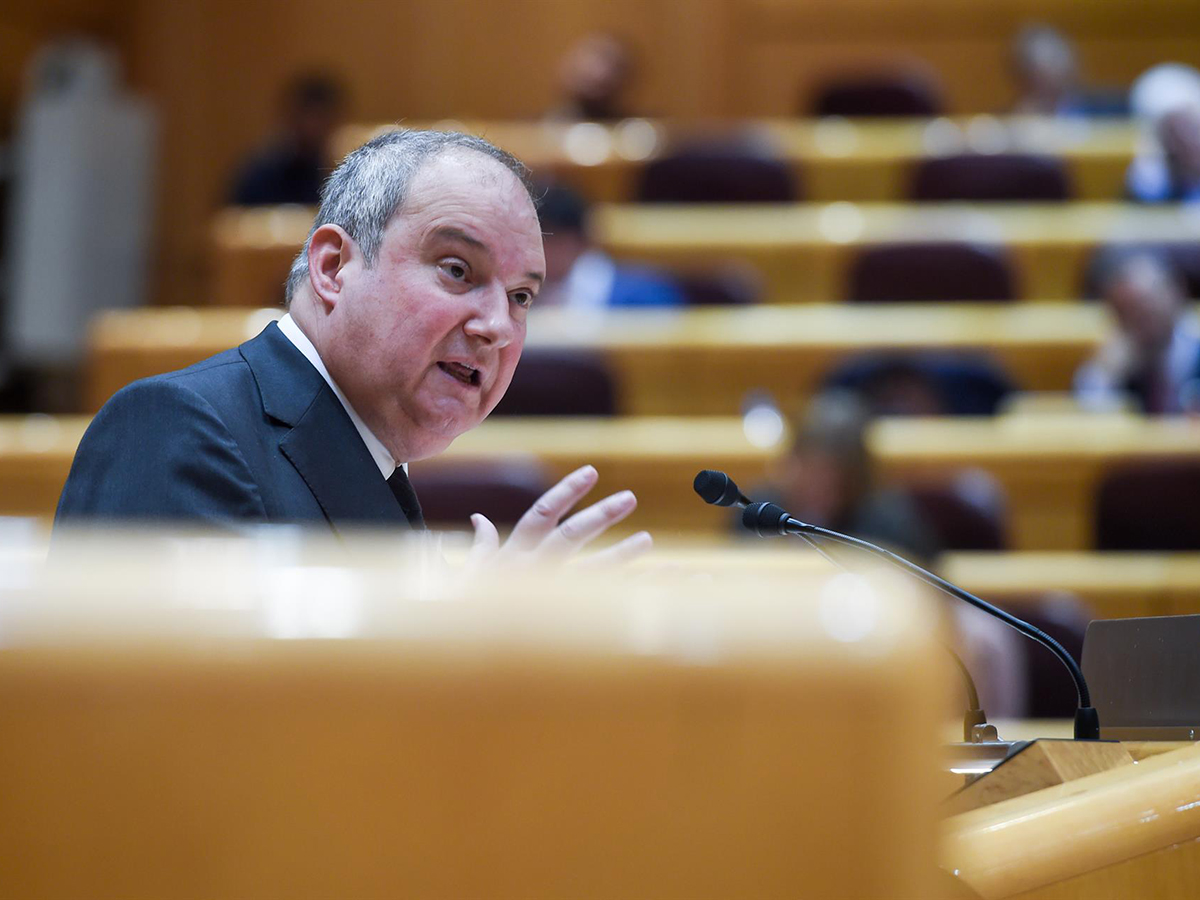 El ministro de Industria y Turismo, Jordi Hereu, durante una sesión de control al Gobierno en la Cámara Alta. FOTO:  Gustavo Valiente - Europa Press