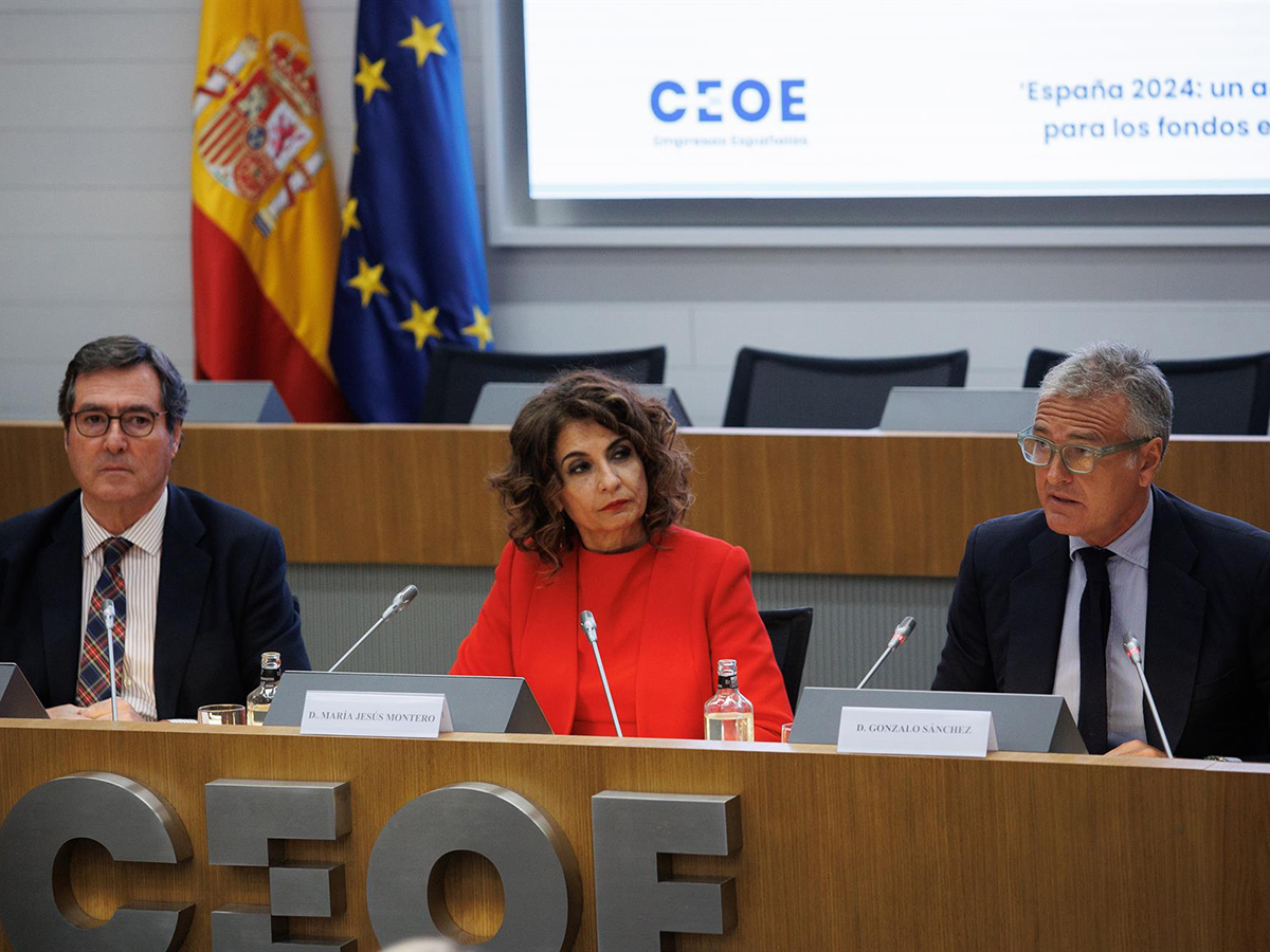 Las empresas piden menos 'papeleo' para los fondos europeos y Montero responde que tiene que haber controles