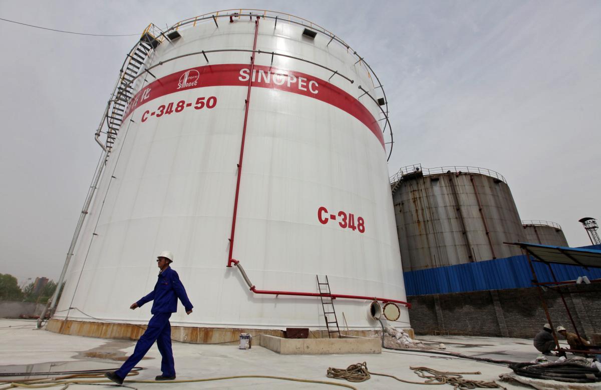 La china Sinopec estudia establecer su primera refinería en el extranjero en Sri Lanka