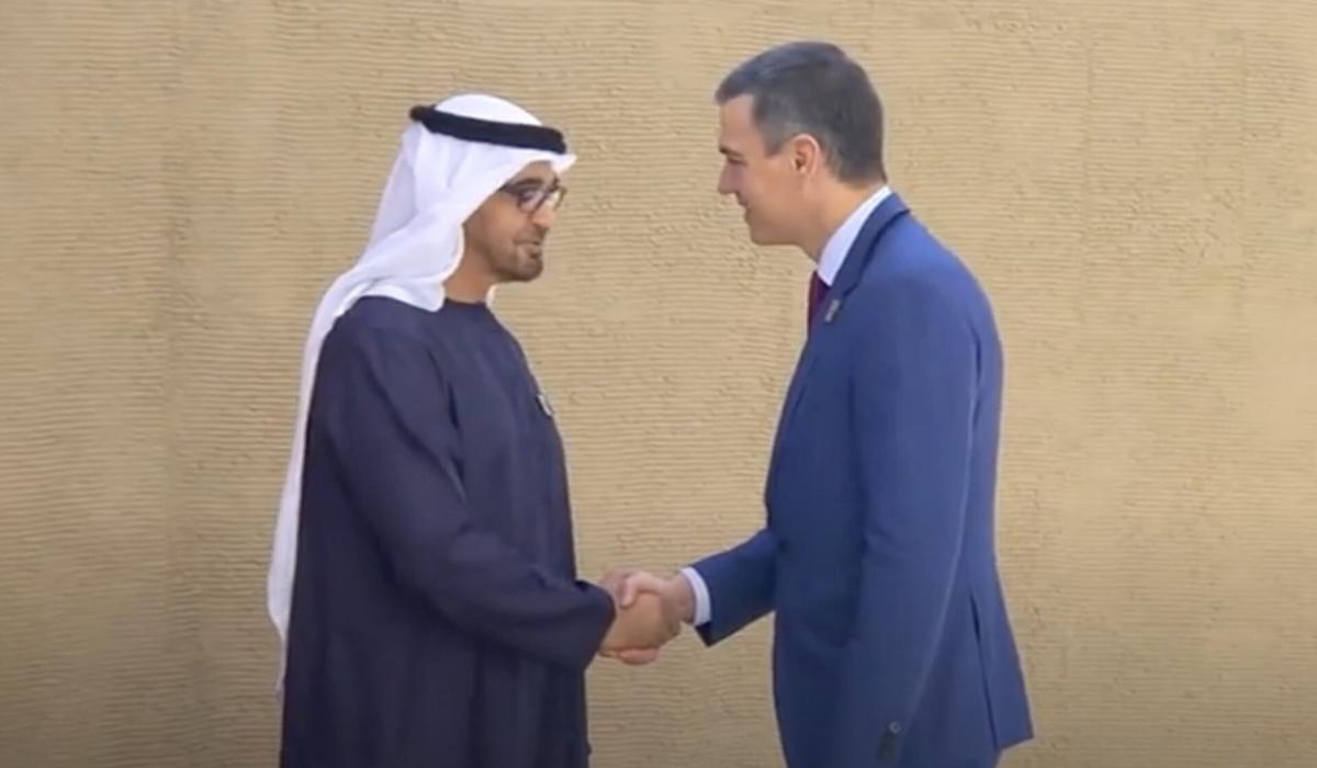 El curioso premio que los Emiratos Árabes Unidos han dado al Gobierno de Pedro Sánchez en plena OPA a Naturgy