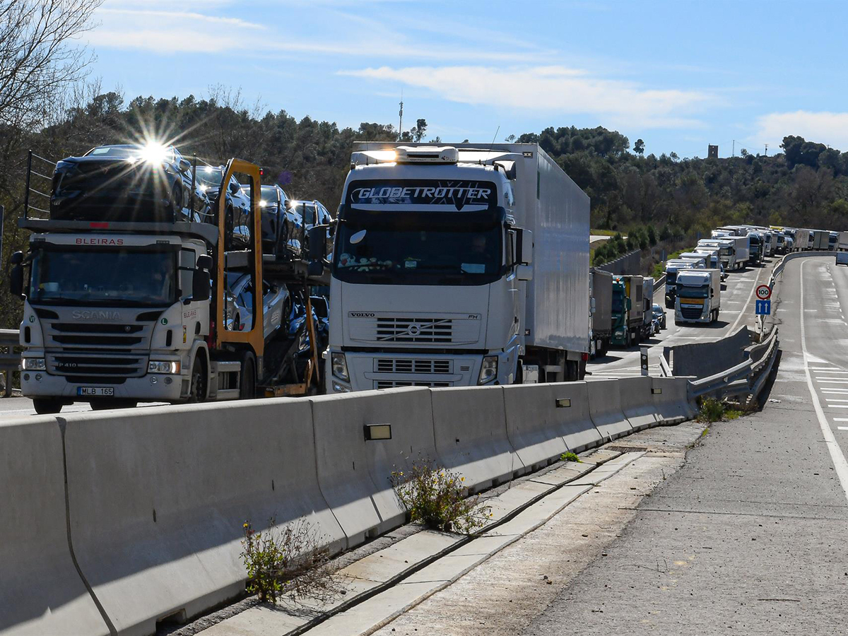 La UE adopta las nuevas reglas para reducir un 90% las emisiones de camiones y autobuses para 2040