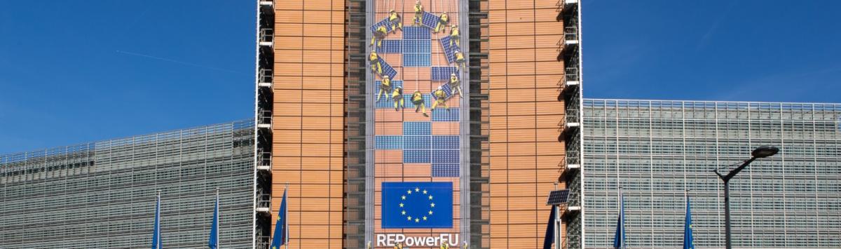 La UE celebra el aniversario de REPowerEU con un nuevo paquete de energías renovables