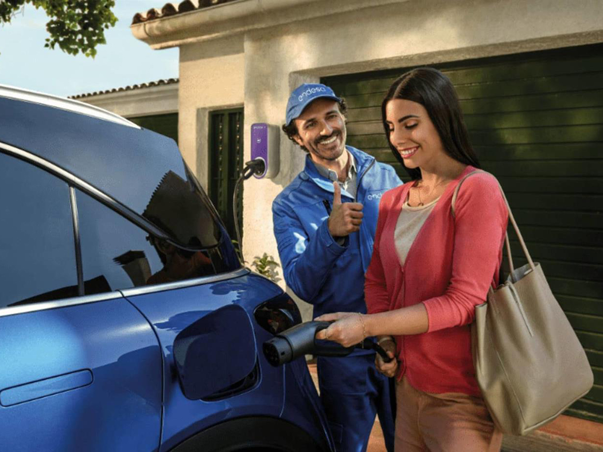 Endesa lanza una nueva solución para recargar el coche eléctrico dentro y fuera de casa