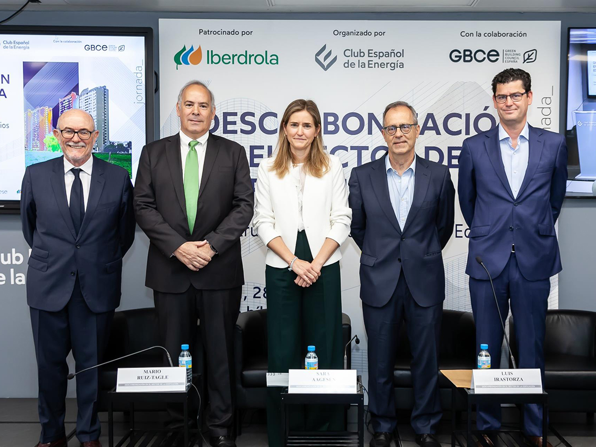 El sector energético destaca los "enormes retos y oportunidades" de la descarbonización en la edificación