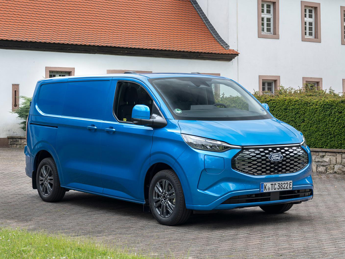 La nueva furgoneta eléctrica de Ford E-Transit Custom llega a los concesionarios a finales de verano