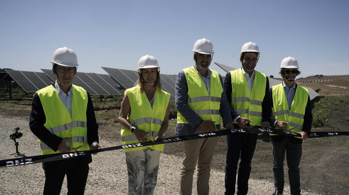 BNZ inaugura dos plantas solares fotovoltaicas de 74 MW en Cádiz