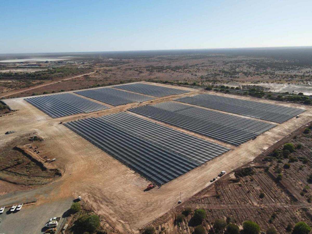 La caída de los precios de los módulos solares impulsa el auge de los proyectos renovables fuera de la red