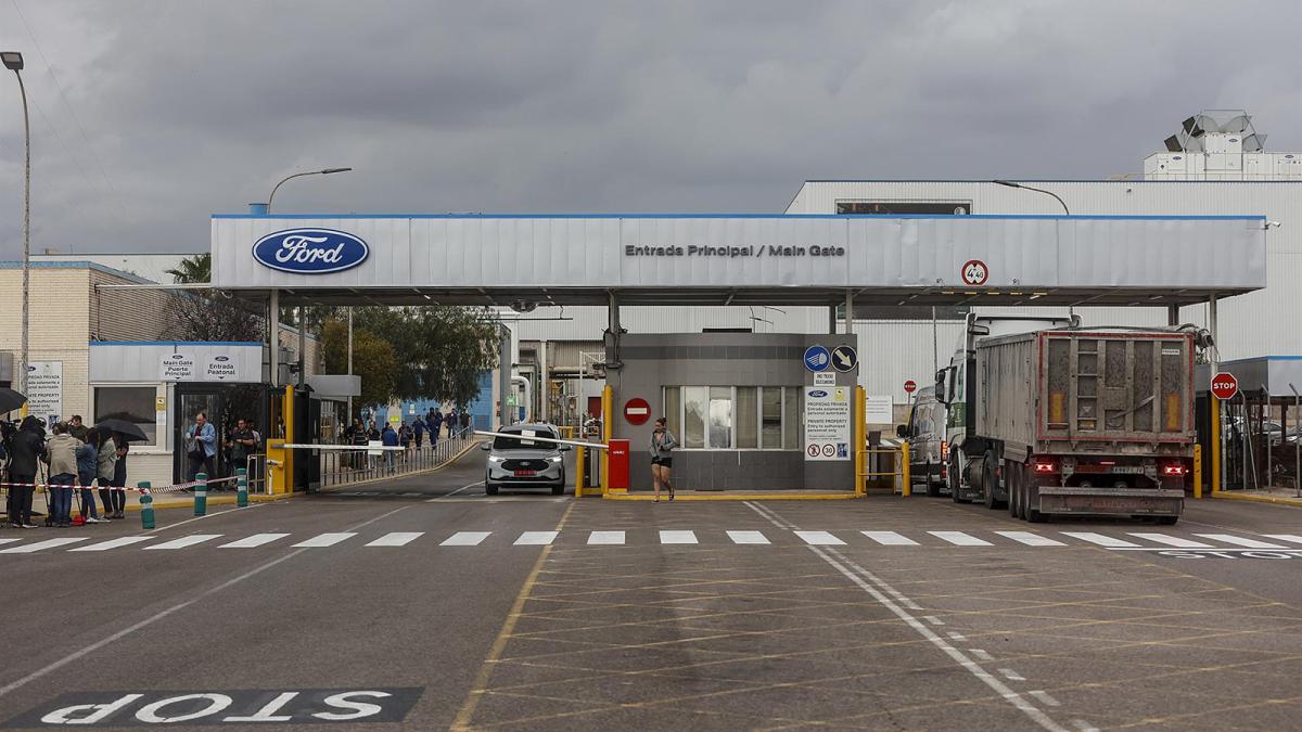 La dirección de la fábrica de Ford en Almussafes (Valencia) ha trasladado a los sindicatos que el nuevo ERE. FOTO: Rober Solsona - Europa Press