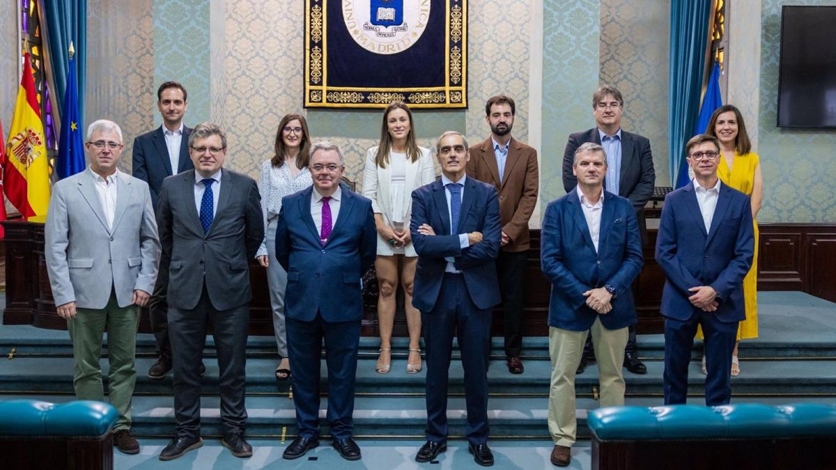 La Universidad Politécnica de Madrid, a través de TRANSyT, y Alsa firman un convenio para crear la cátedra “Nos mueves. Innovación, tecnología y movilidad sostenible al servicio de las personas”.