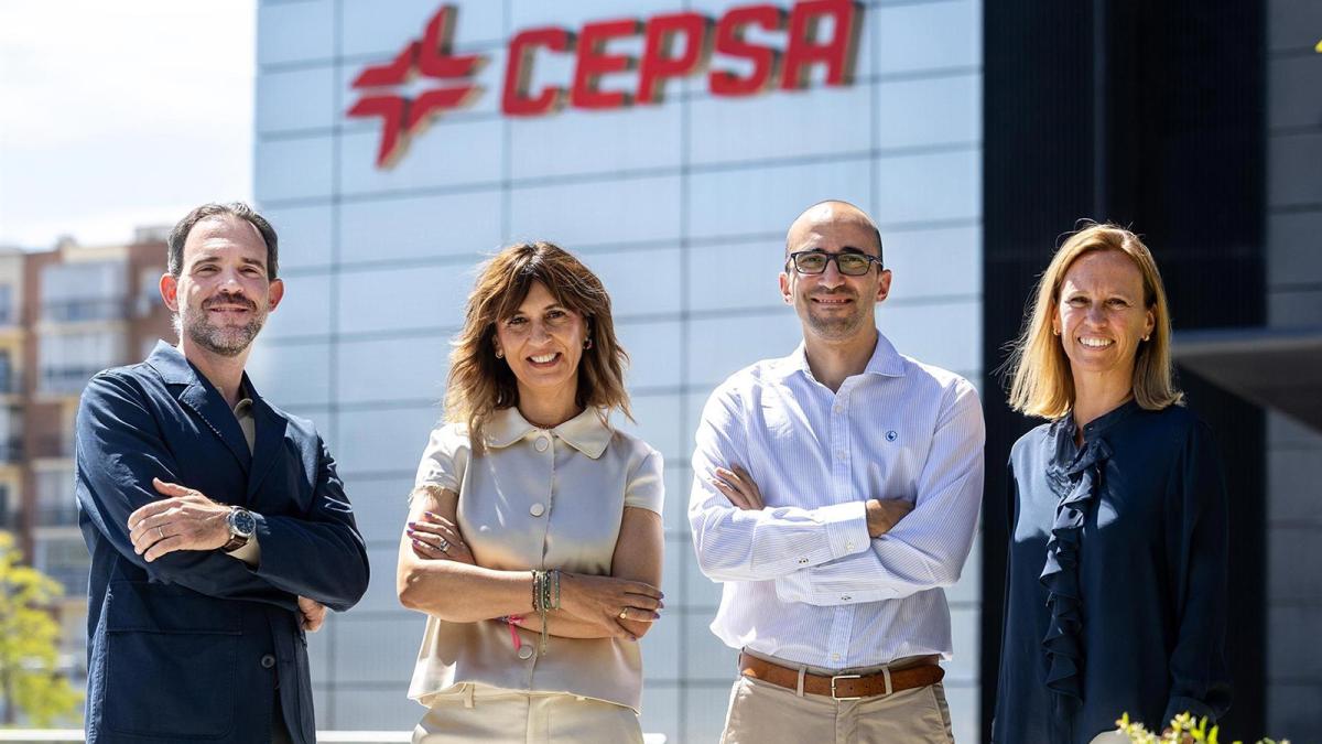 El equipo de Cepsa, de izquierda a derecha, David Villaseca, director de Digital, Yolanda González, DPO, Jesús Oliva, responsable de Advanced Analytics, y Cristina Fabre, directora de Auditoría, Cumplimiento y Riesgos.