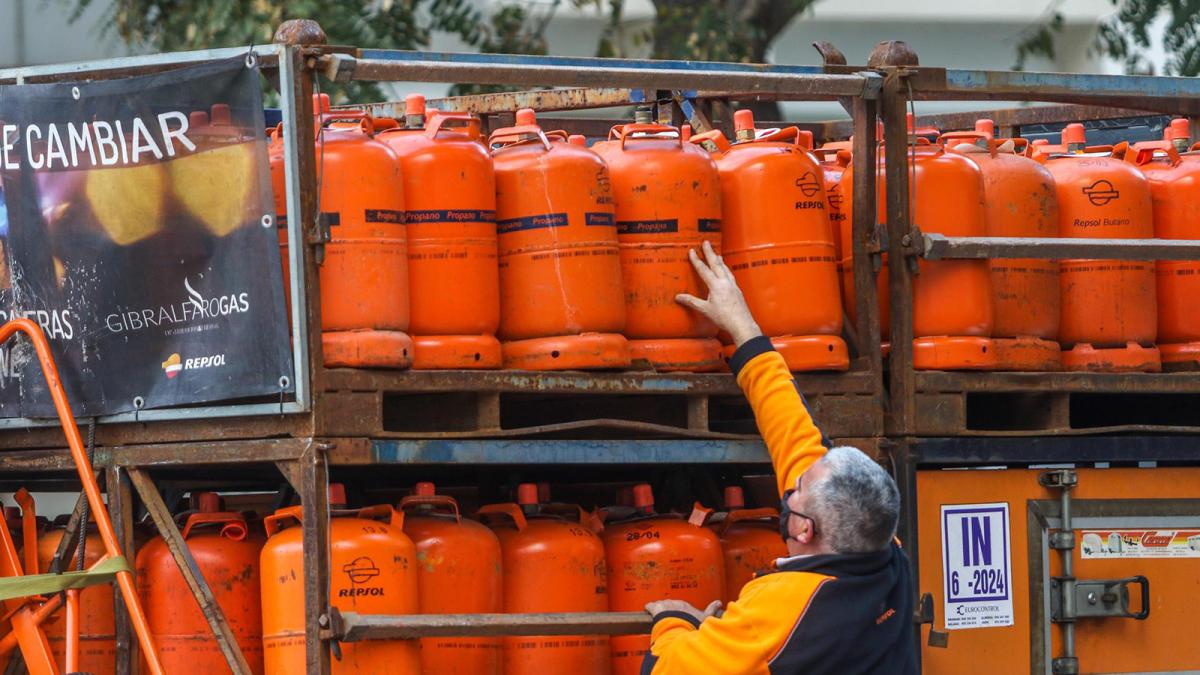 El precio de la bombona de butano sigue a la baja y caerá un 5% a partir de este martes, hasta los 15,34 euros