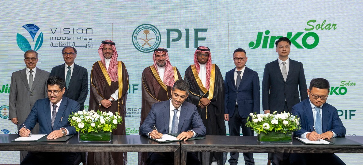 Arabia Saudí refuerza la localización de la producción de renovables con tres ‘joint ventures’ con las chinas Envision, Jinko Solar y TCL Zonghuan