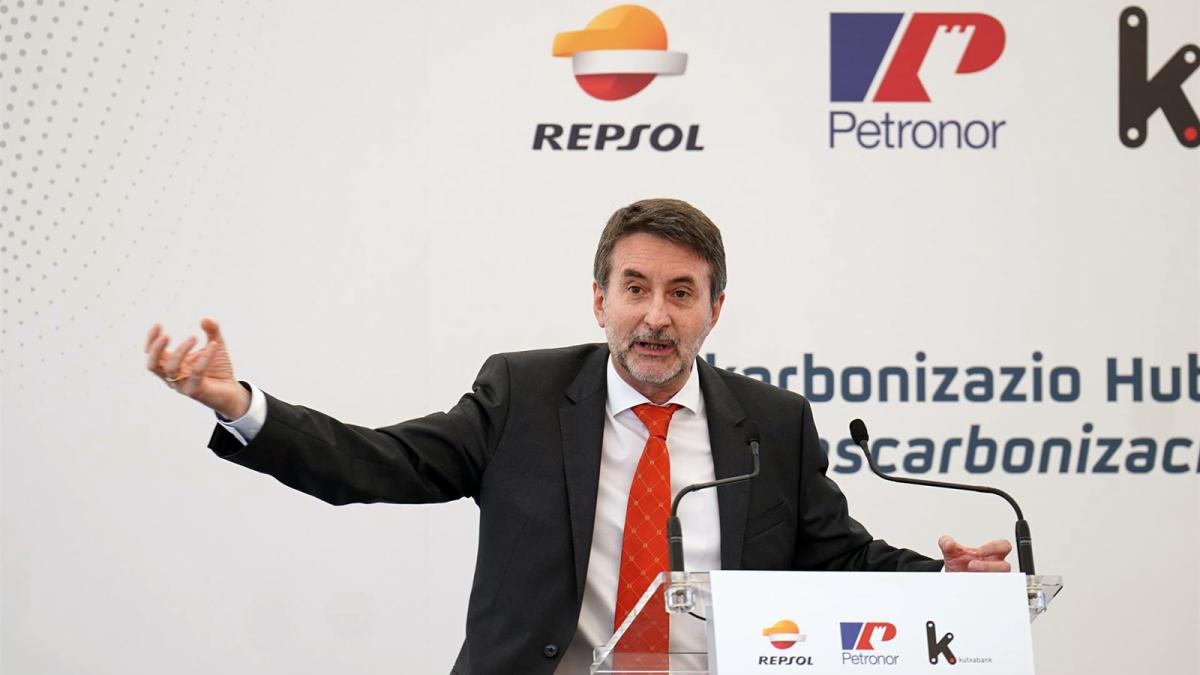 Imaz (Repsol) cree que hay motivos para pensar que el impuesto a las energéticas es "cosa del pasado"