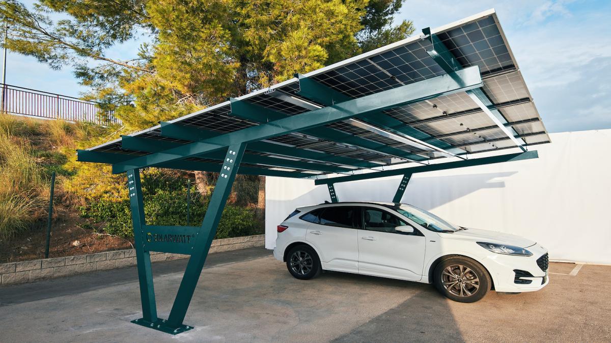 Solarwatt convierte los parkings en centros de energía renovable con sus nuevas marquesinas solares