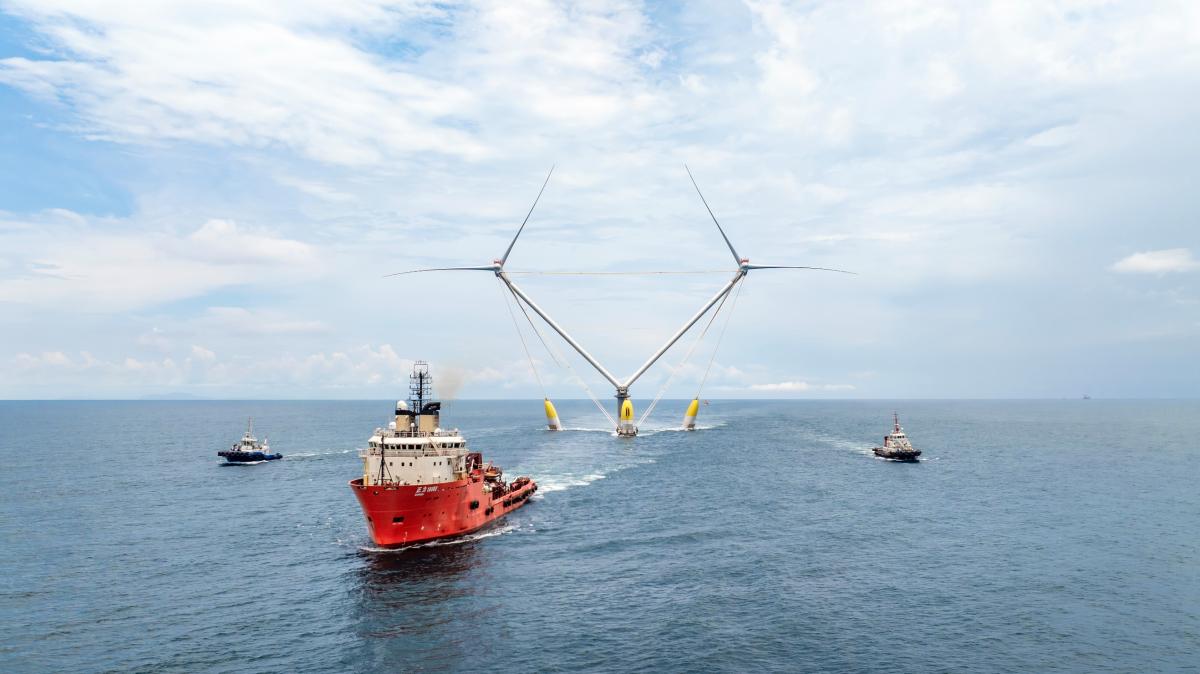 La plataforma Ocean X ya colocada en el parque eólico.