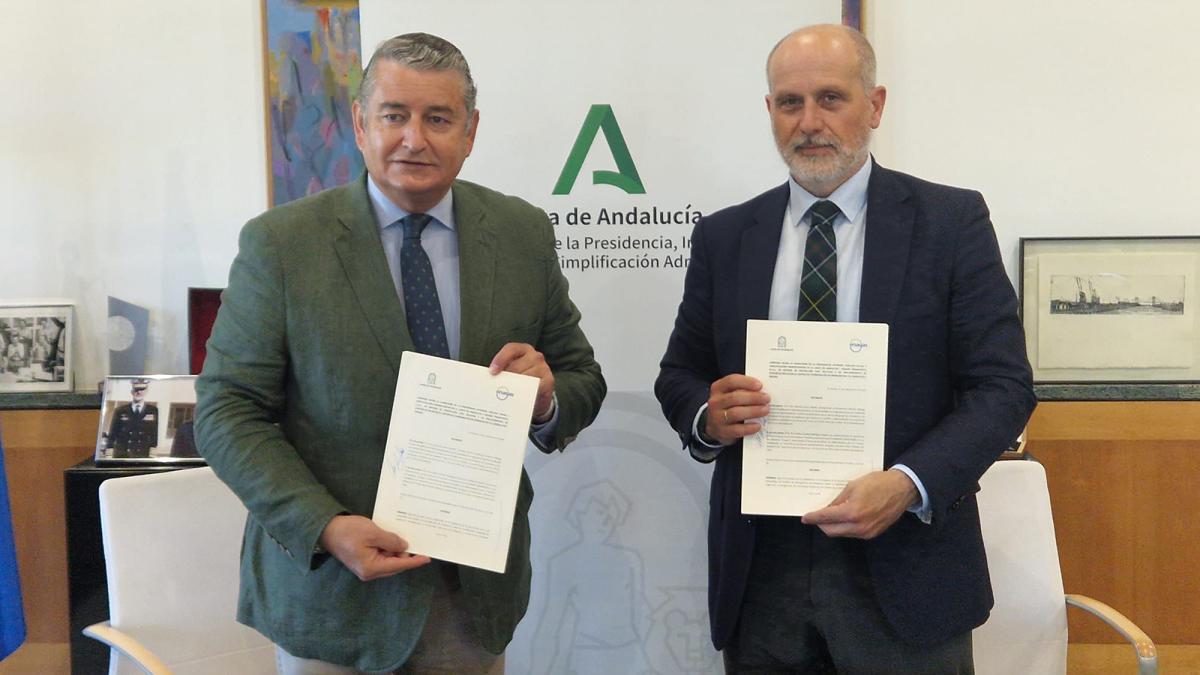 El consejero de la Presidencia, Antonio Sanz, y el director general de Infraestructuras de Enagás, Claudio Rodríguez.