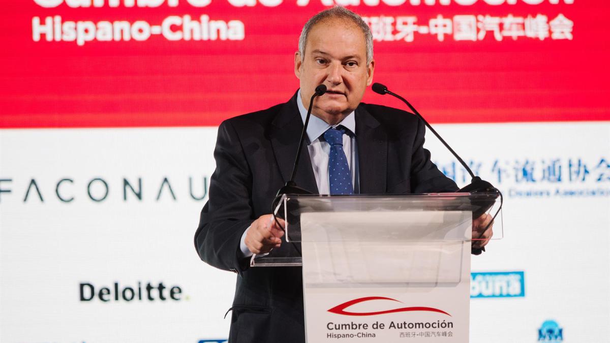 El ministro de Industria y Turismo, Jordi Hereu en la I Cumbre Hispano-China de Automoción, habla de los Perte VEC III..