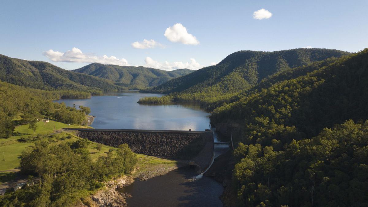 Embnalse de Borumba en Australia.