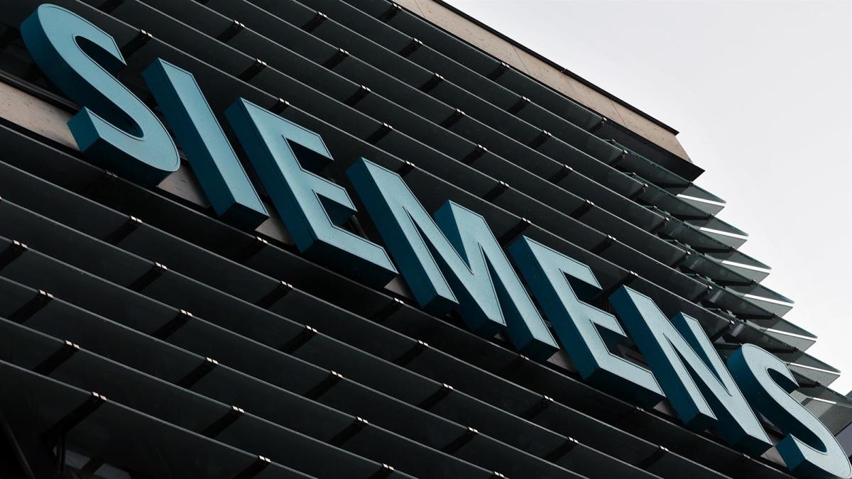 El rótulo "Siemens" se puede ver en la sede del grupo.