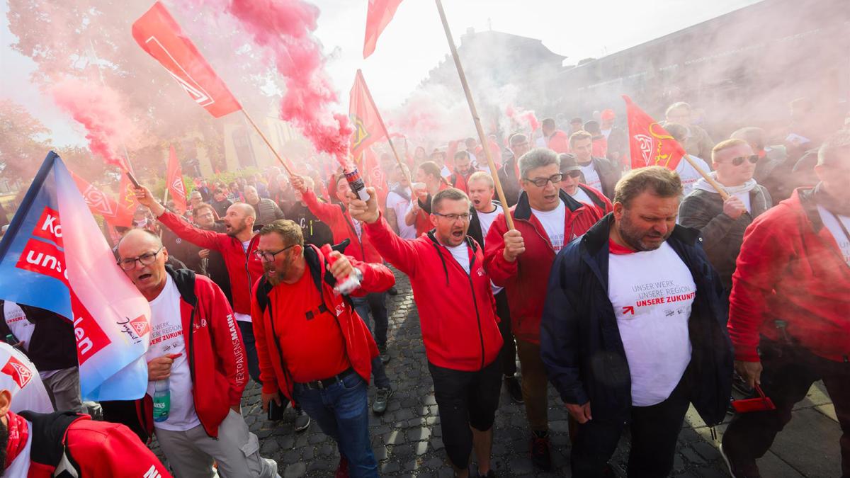 Volkswagen rechaza la petición sindical de una subida salarial del 7% en las plantas alemanas