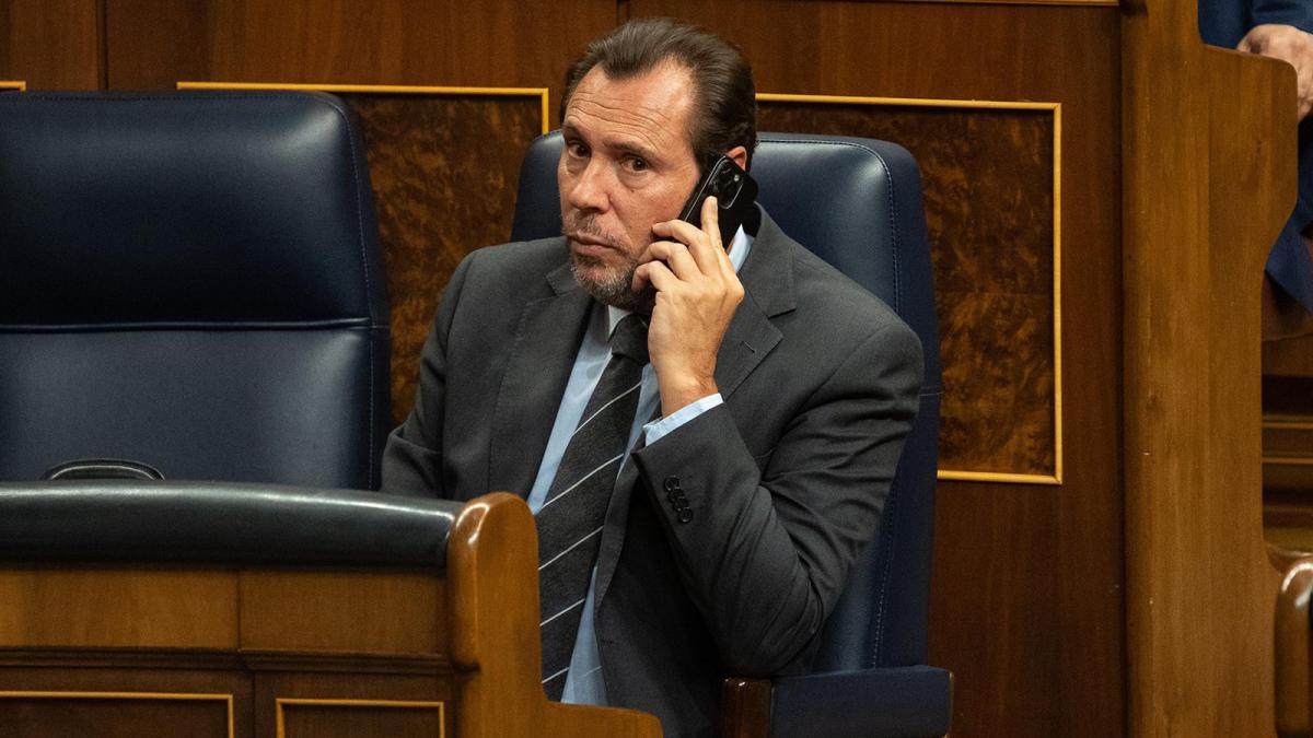 El ministro de Transportes y Movilidad Sostenible, Óscar Puente, durante la sesión de control al Gobierno, en el Congreso de los Diputados, a 18 de septiembre de 2024, en Madrid (España).