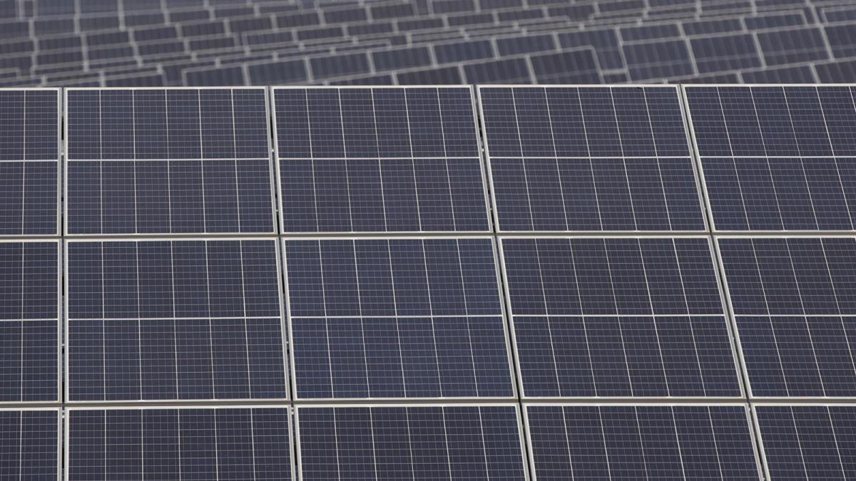 El hundimiento de los precios solares podría ralentizar inversión en nueva capacidad renovable