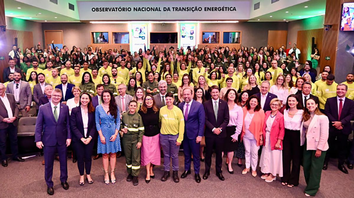 La Escuela de Electricistas de Iberdrola en Brasil recibe la visita de la ministra de Igualdad