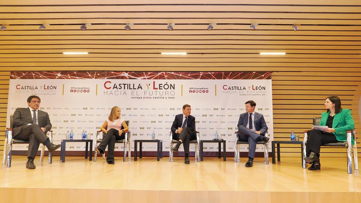 Los integrantes del panel sobre 'Sostenibilidad, innovación y talento, claves del desarrollo empresarial' organizado por Europa Press en el marco del 'Foro Castilla y León hacia el futuro'.