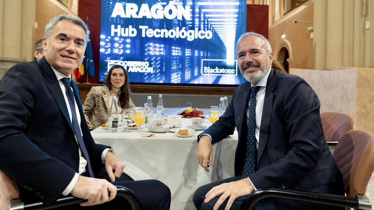 El presidente del Gobierno de Aragón, Jorge Azcón, con representantes de Blackstone.