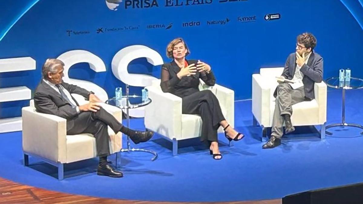 El presidente ejecutivo de Naturgy, Francisco Reynés, y la economista Mariana Mazzucato.