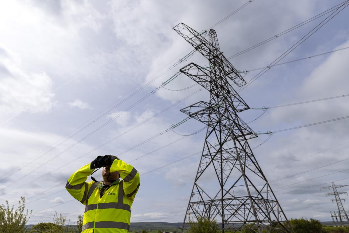 Un operario de redes de Scottish Power en Reino Unido.