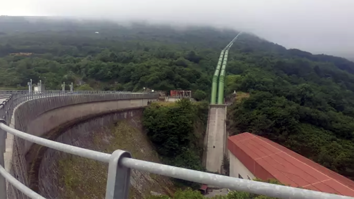 Central hidroeléctrica de Aguayo de Repsol en el embalse de Alsa.