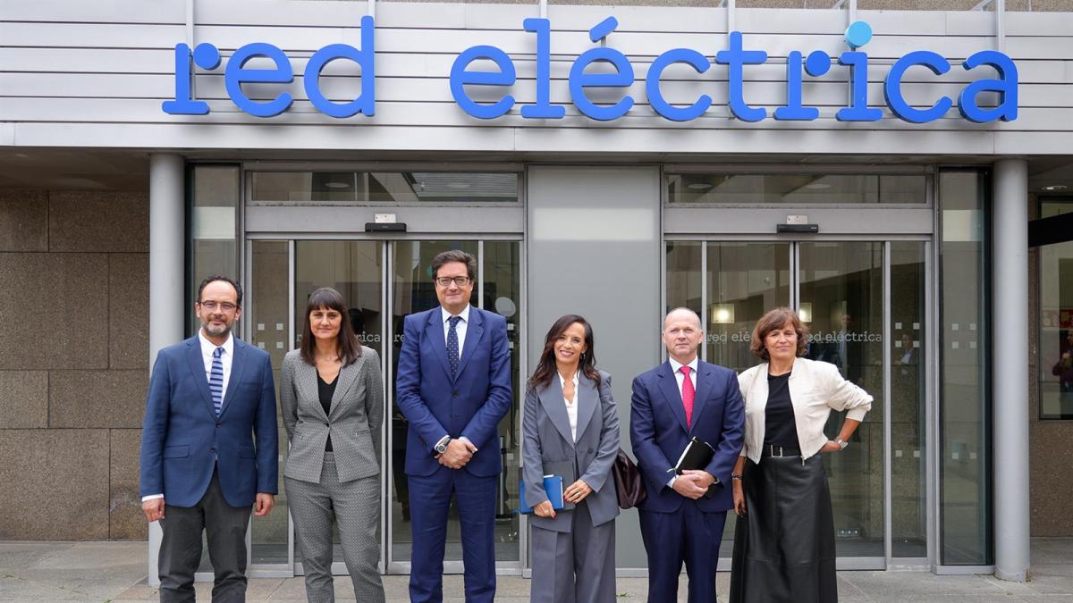 Visita del ministro Óscar López y de los Secretarios de Estado de Digitalización e Inteligencia Artificial y de Telecomunicaciones e Infraestructuras Digitales a Redeia.