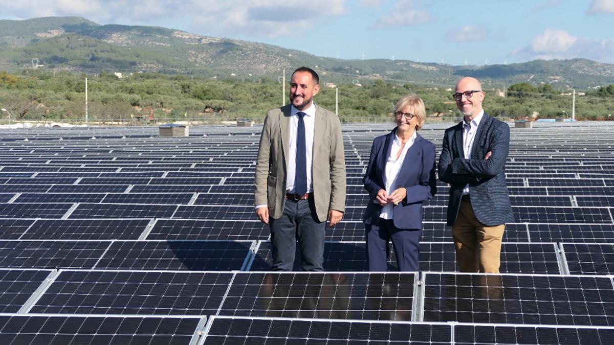 El presidente del Consorcio, Joan Alginet, la directora general de Transición Hídrica de la Generalitat de Cataluña, Concha Zorrilla, y Albert Pagès, responsable de administraciones públicas y licitaciones de Endesa en Cataluña.