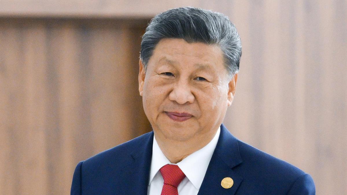 El presidente chino, Xi Jinping, llega para asistir a una reunión de asistencia limitada de los líderes del BRICS durante la 16ª cumbre del grupo. 