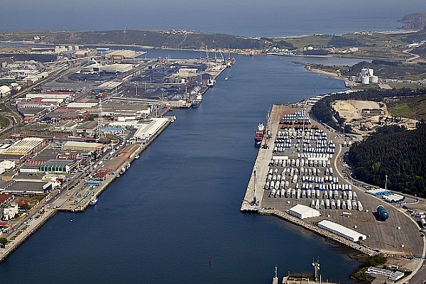 Muelle de Valliniello del Puerto de Avilés.