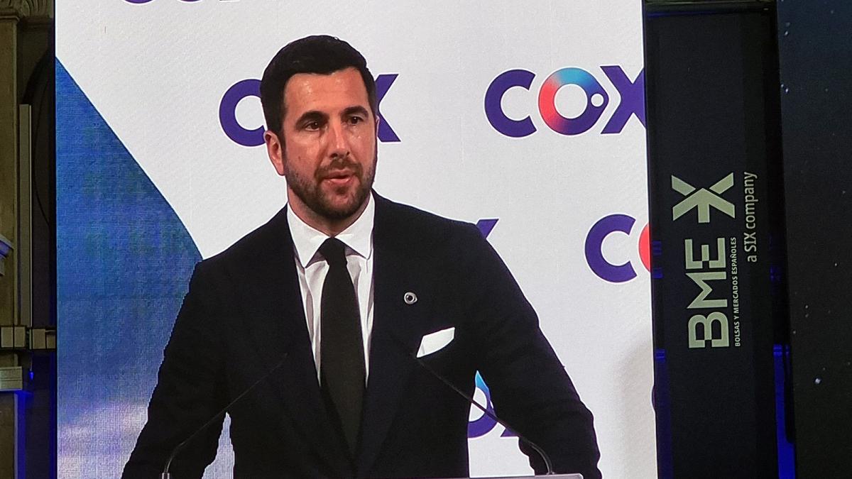 El presidente de Cox, Enrique Riquelme, en el debut de la firma en Bolsa. 