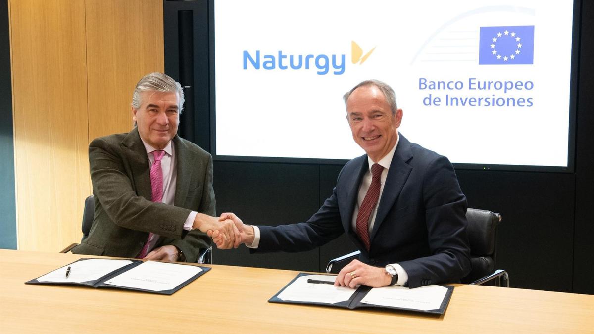 Francisco Reynés, presidente ejecutivo de Naturgy, y Jean-Christophe Laloux, director general del BEI y jefe de Financiación y Asesoramiento para la UE.