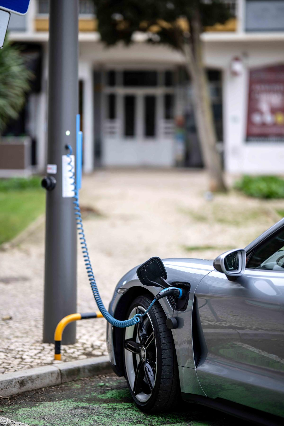 Galp convierte las farolas en cargadores para vehículos eléctricos