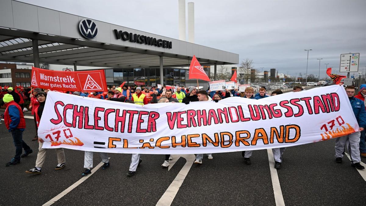 Los trabajadores de Volkswagen comienzan las jornadas de huelgas por toda Alemania