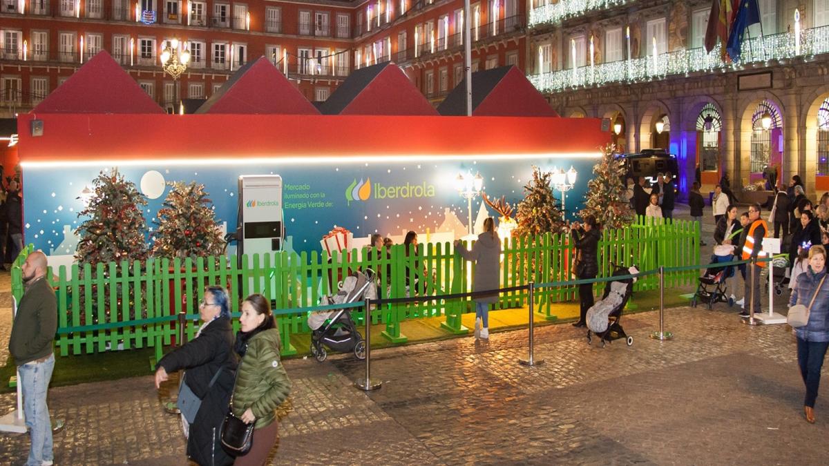 Iberdrola iluminará con energía limpia el tradicional mercado navideño de la Plaza Mayor de Madrid