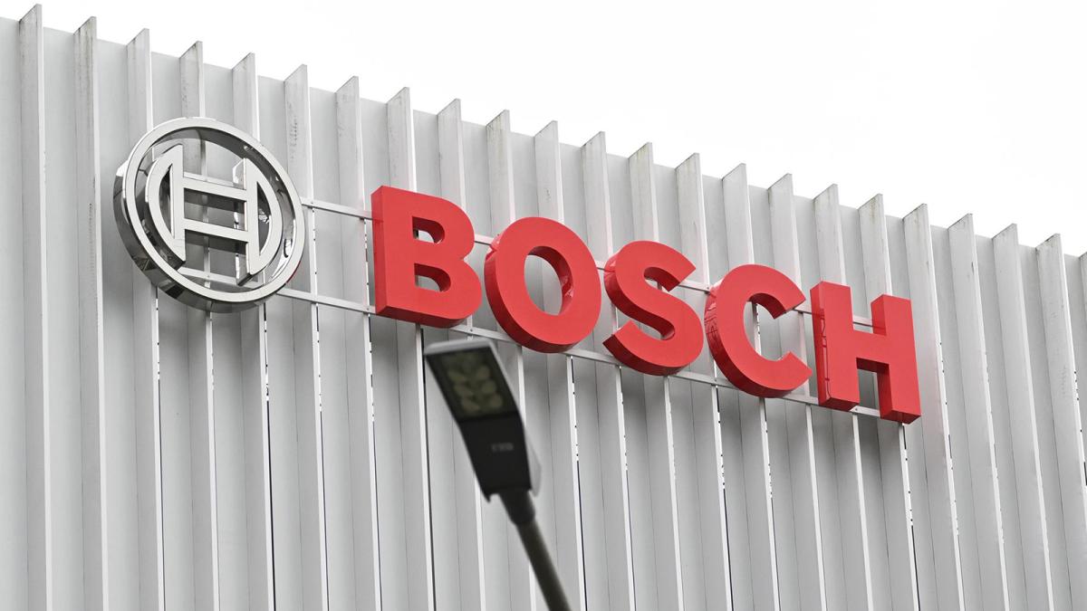 El logotipo del proveedor alemán de automóviles Bosch aparece en una planta del grupo industrial en Schwaebisch Gmuend. 