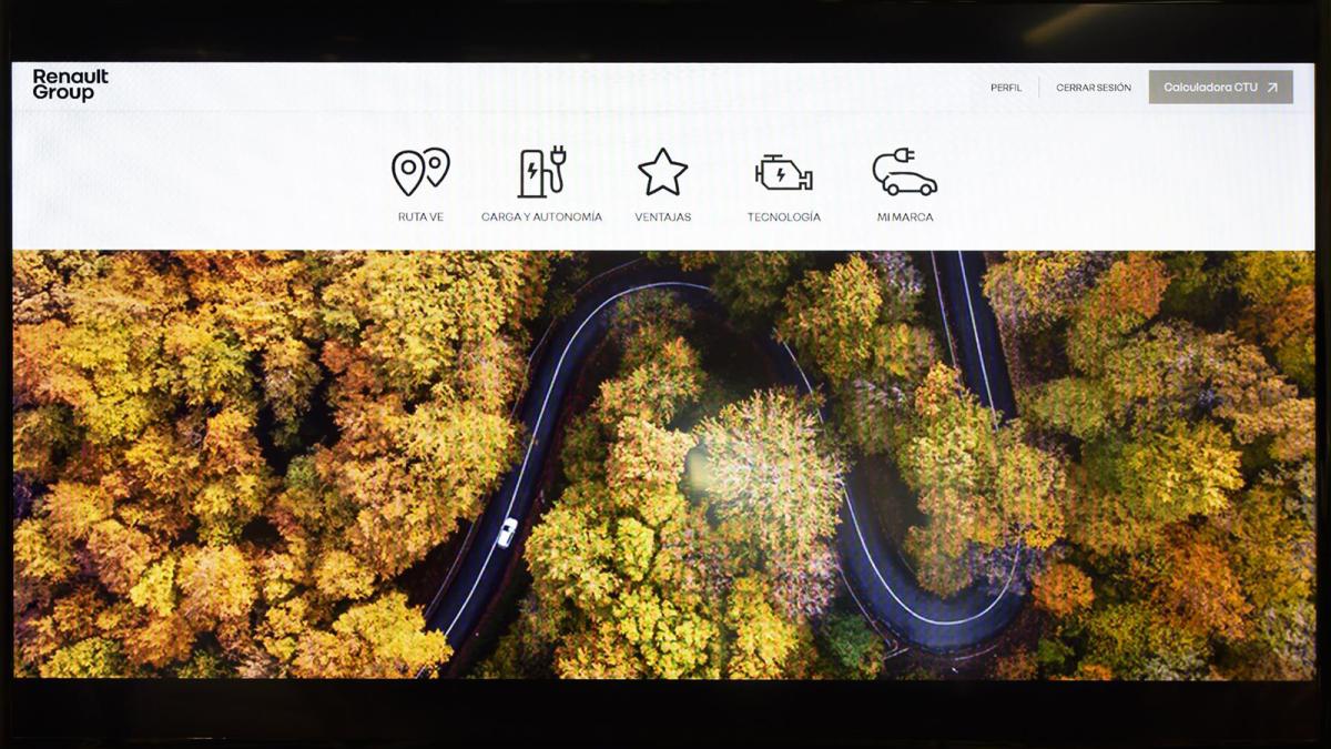 Renault lanza la herramienta 'EVA' con IA para ayudar a sus concesionarios en la venta de coches eléctricos. 