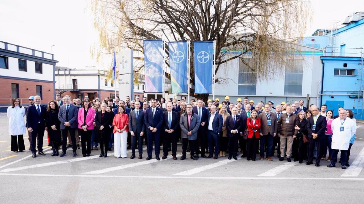 Bayer acuerda con Iberdrola una opción de compra para incorporar 25.000 metros cuadrados a su planta asturiana.