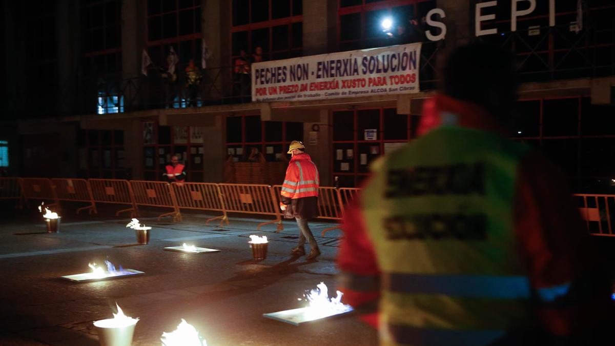 Trabajadores de Alcoa piden "implicación" de Gobierno y Xunta: "Si no hay solución, que haya una intervención"