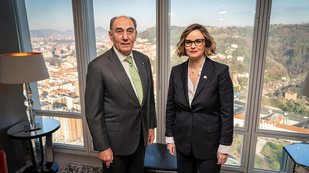 El presidente de Iberdrola, Ignacio Sánchez Galán y la Diputada General de Vizcaya, Elixabete Etxanobe.