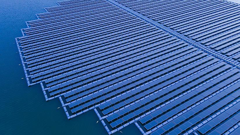 Parque solar fotovoltaico flotante.