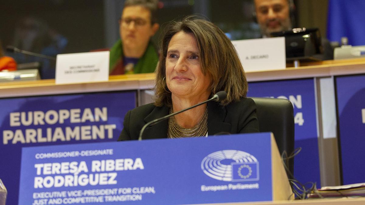 La vicepresidencia ejecutiva de Transición Limpia, Justa y Competitiva, y a la cartera de Competencia de la Comisión Europea, Teresa Ribera.