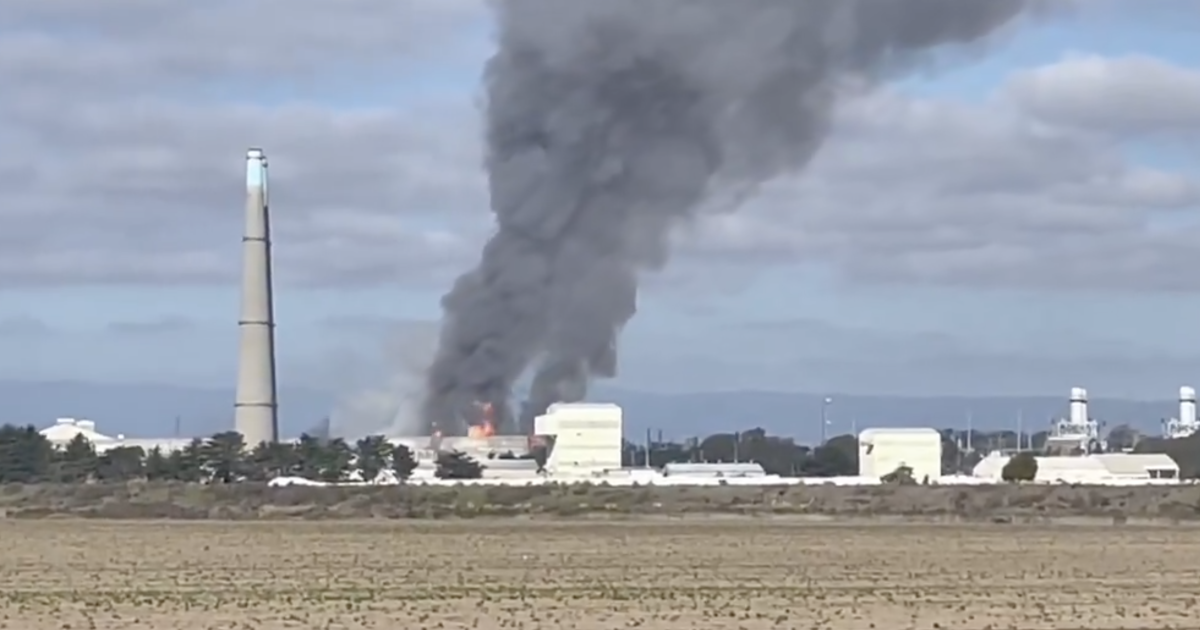 Una de las mayores fábricas de baterías del mundo sale ardiendo en California